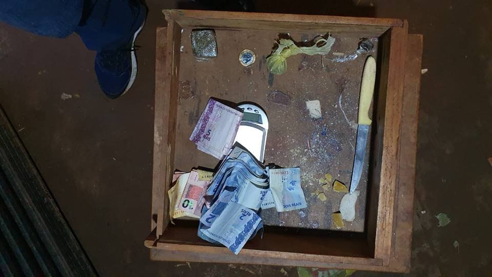cocaína e dinheiro