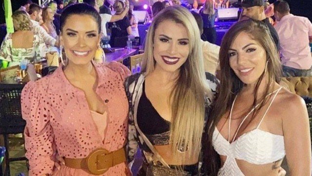 Ex-BBBs Yvy e Anamara posaram com miss