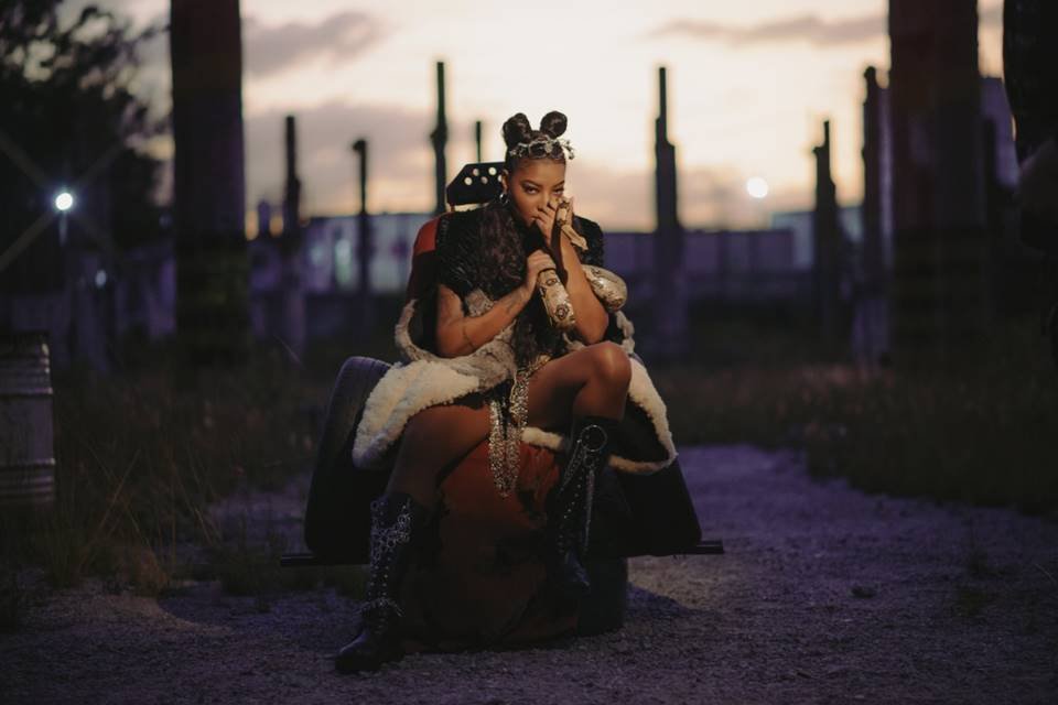 Ludmilla grava clipe com cobra