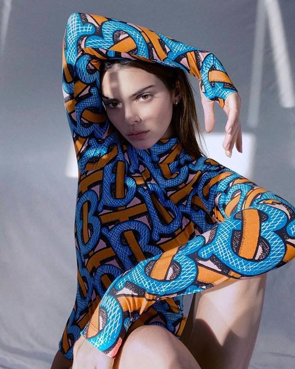 Modelo Kendall Jenner em campanha de moda