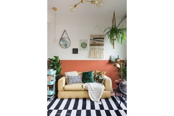 Meia parede pintada na decor, parede meia cor laranja