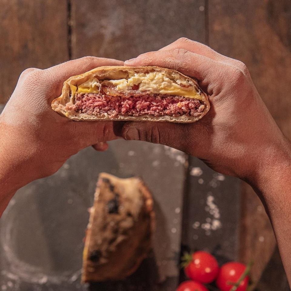 Burger com massa de pizza