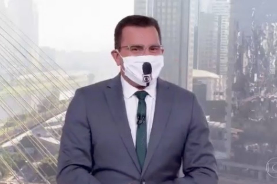 Rodrigo Bocardi fala sobre máscara e diz que Silvio Santos ficou com ciúmes  | Metrópoles