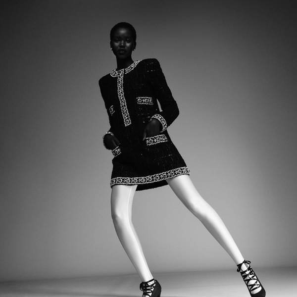 Adut Akech usando look da Chanel de outono/inverno 2020/21 haute couture
