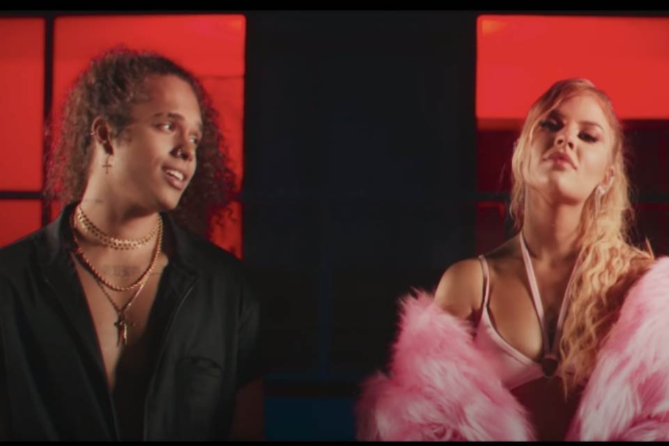 Vitão e Luisa Sonza no clipe de Flores