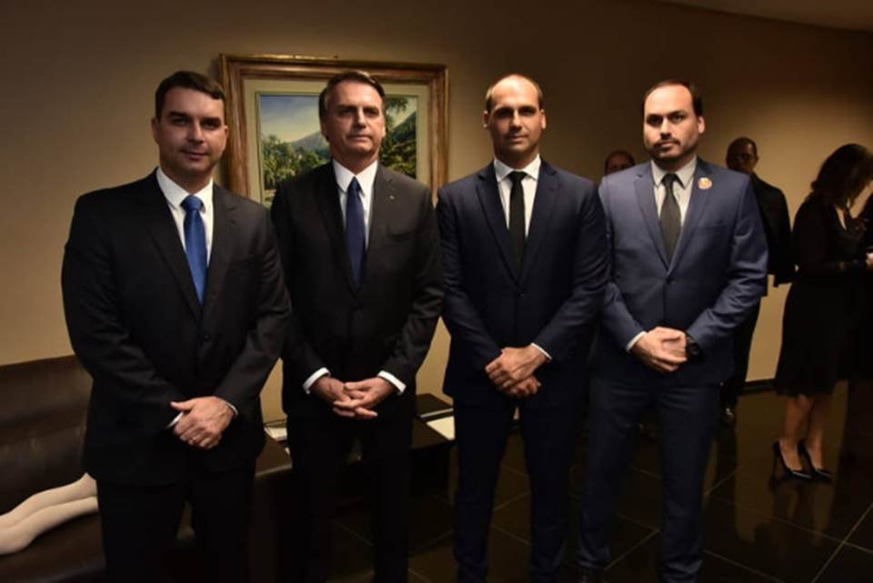 Jair Messias Bolsonaro e os filhos