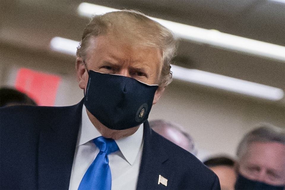 Trump aparece de máscara pela primeira vez