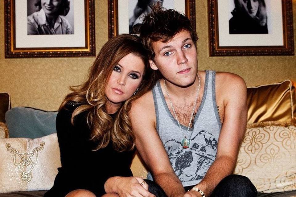 Neto de Elvis Presley e Lisa Marie Presley