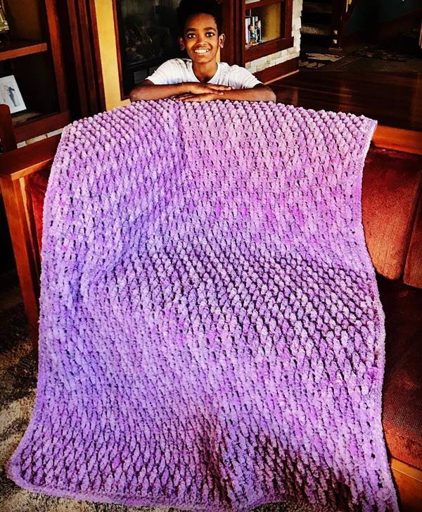 Manta lilás de Jonah Larson