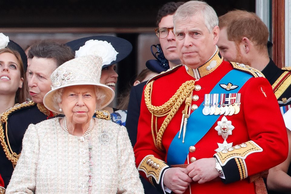 Rainha Elizabeth e príncipe Andrew