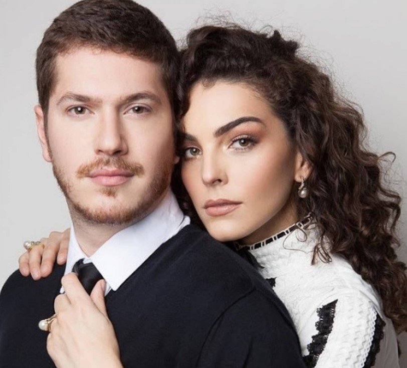 Caio Paduan e Julia Konrad