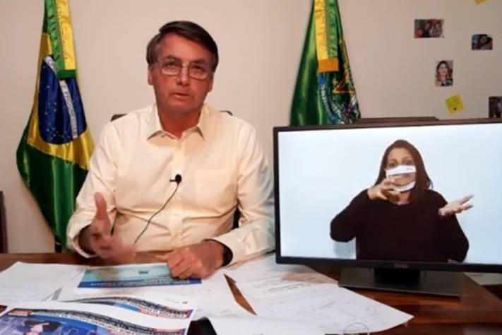 remove vídeos de Bolsonaro por informações incorretas sobre  Covid-19