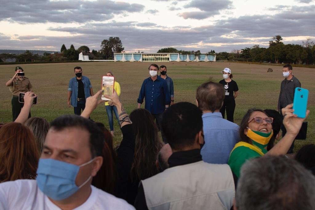 Bolsonaro na portaria do Alvorada