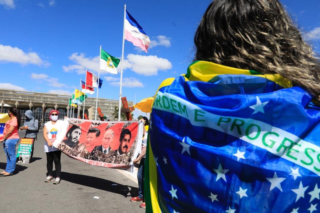 Manifestantes se reúnem na Esplanada em ato de apoio a Bolsonaro (19/07/2020)