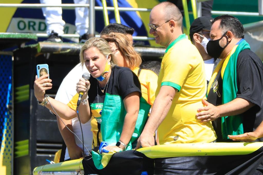 Manifestantes se reúnem na Esplanada em ato de apoio a Bolsonaro (19/07/2020)