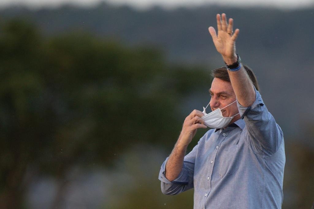 Bolsonaro na portaria do Alvorada