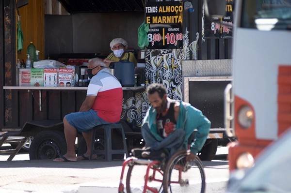 Reabertura do comércio em Ceilândia durante a pandemia, após restrições