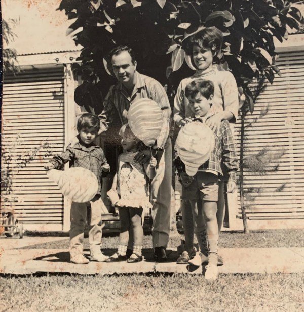 família