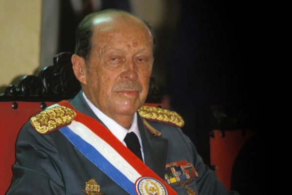 Justiça do DF permite exumação do ex-ditador paraguaio Alfredo Stroessner