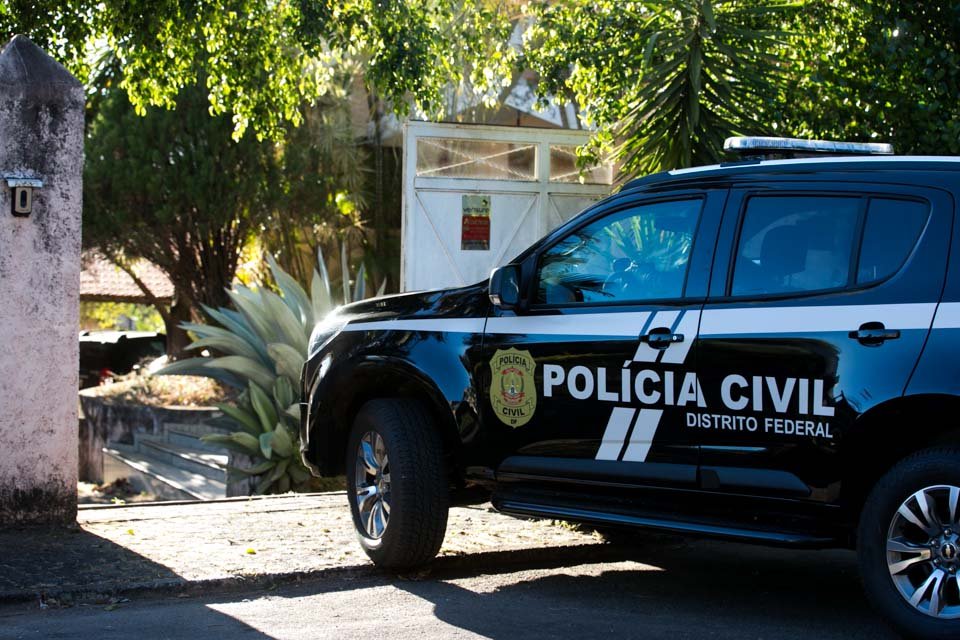 MPDFT faz busca e apreensão na casa de ex-governador Agnelo Queiroz