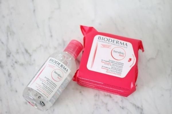 lenço e água micelar da bioderma