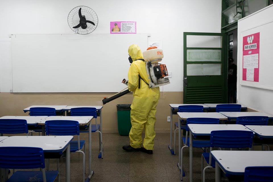 Limpeza e descontaminação em escolas públicas do DF - Covid - Coronavirus