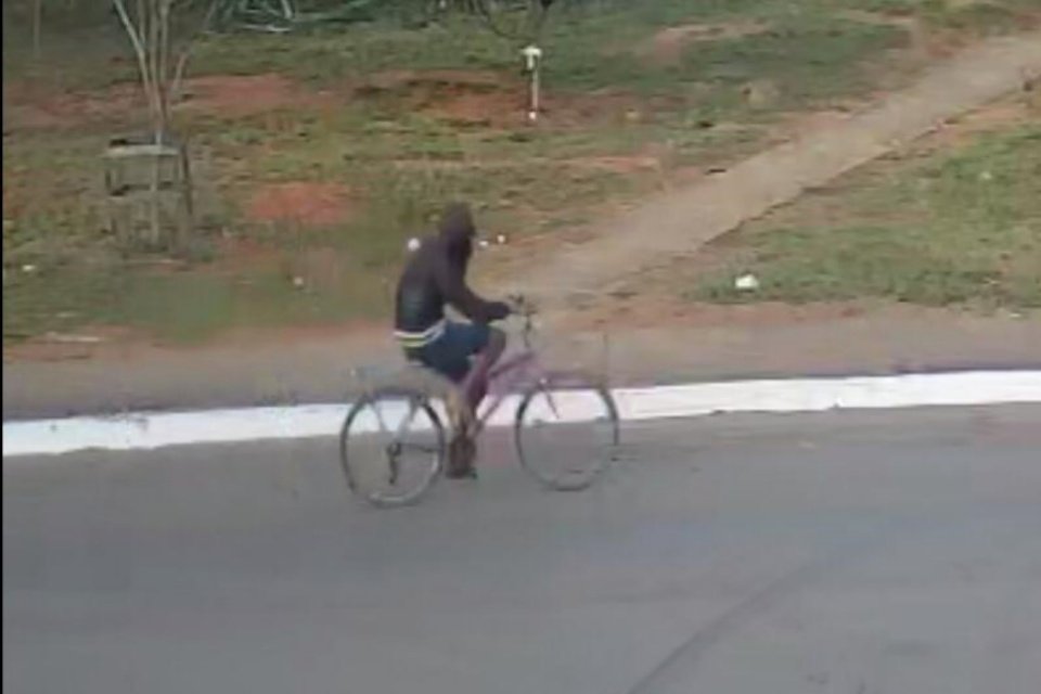 homem em bicicleta