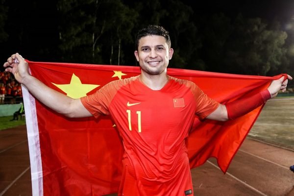 Roger Machado deve manter Elkeson como titular no ataque