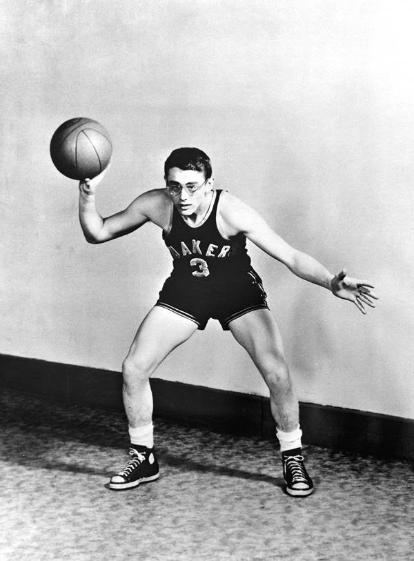 James Dean jogando basquete