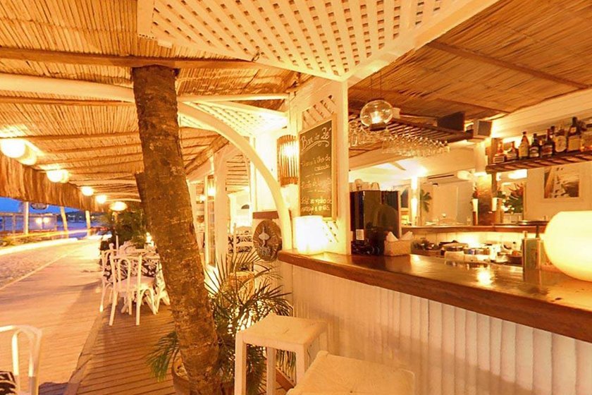 Praia da Ferradura descubra onde os famosos vão para relaxar e se