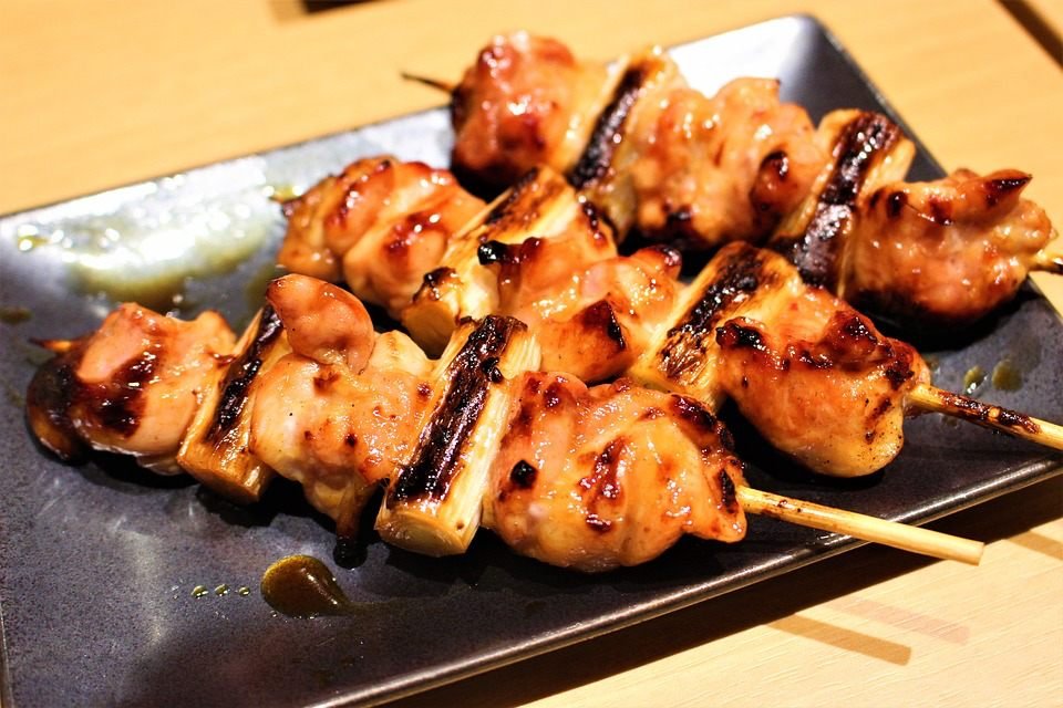 Yakitori (espetinhos de frango ao estilo japonês)