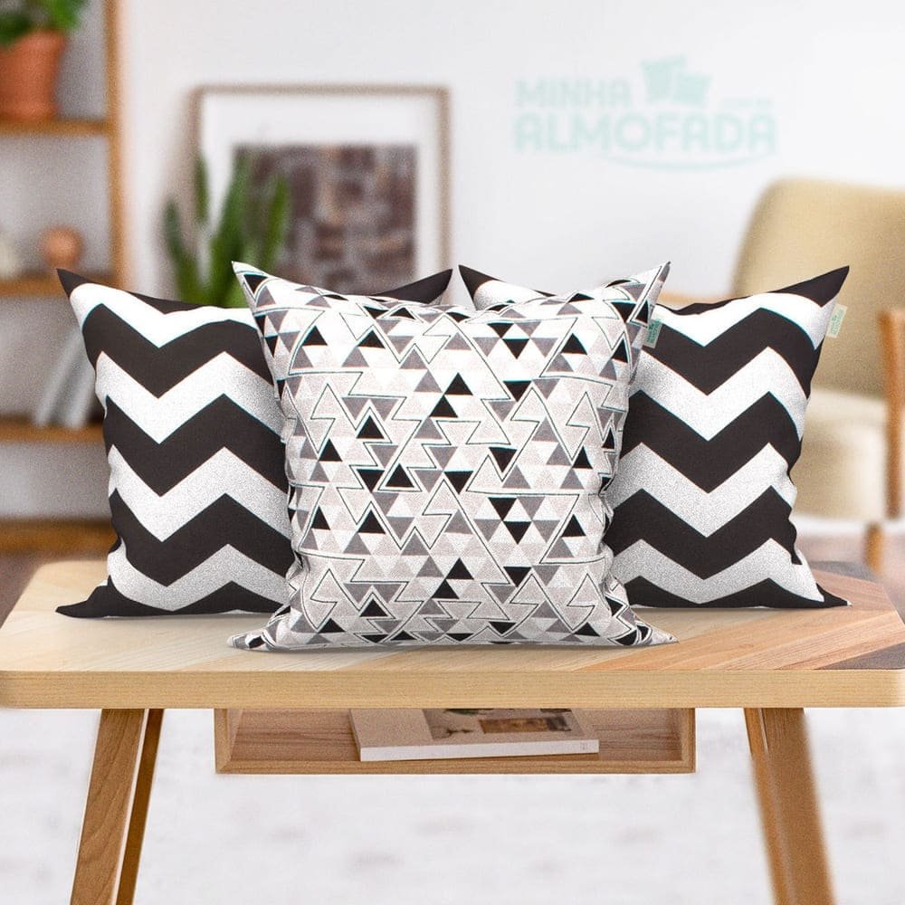 Almofada preta chevron 45cm X 45cm