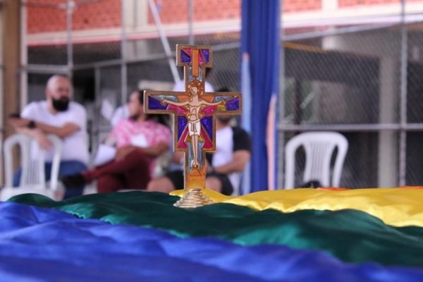 Grupo LGBTQIA+ da Igreja Católica lança livro 'Testemunhos da Diversidade', Distrito Federal