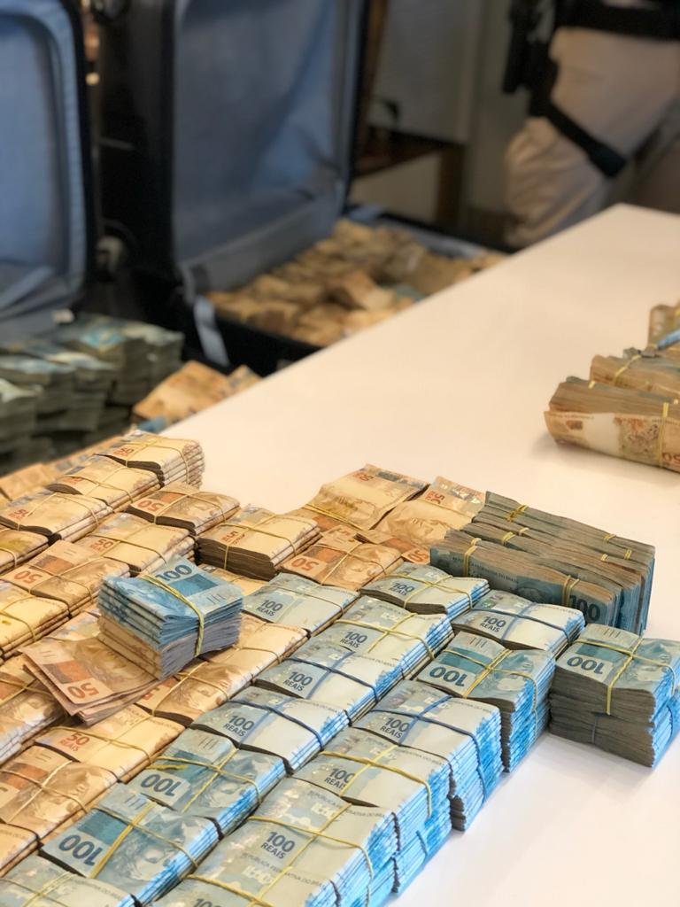 Apreensão de cerca de 3,5 milhões de reais na residência de um dos alvos da Operação Postal OFF II no Rio/RJ