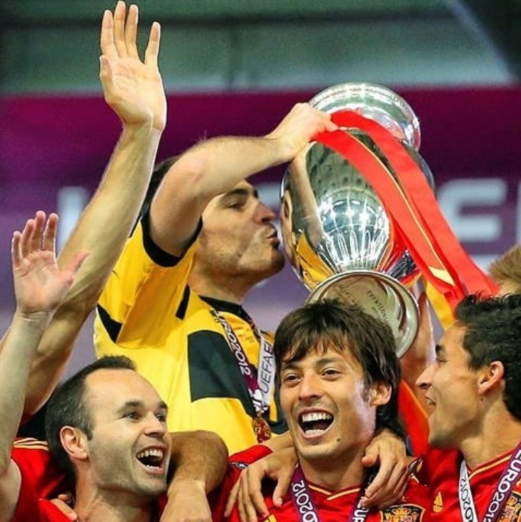 Casillas recebeu o troféu da IFFHS como melhor goleiro do Mundo de 2012.