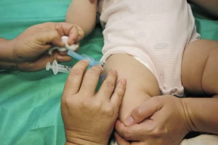 vacinação de sarampo em bebê