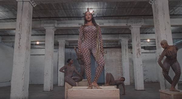 Beyoncé em trecho do filme Black is King
