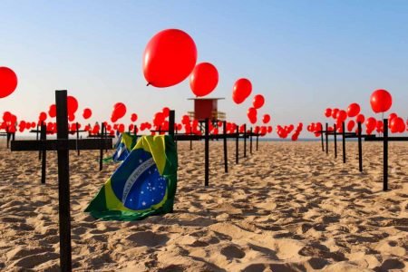 Média móvel de mortes por Covid-19 no país atinge o menor número desde maio  | Metrópoles