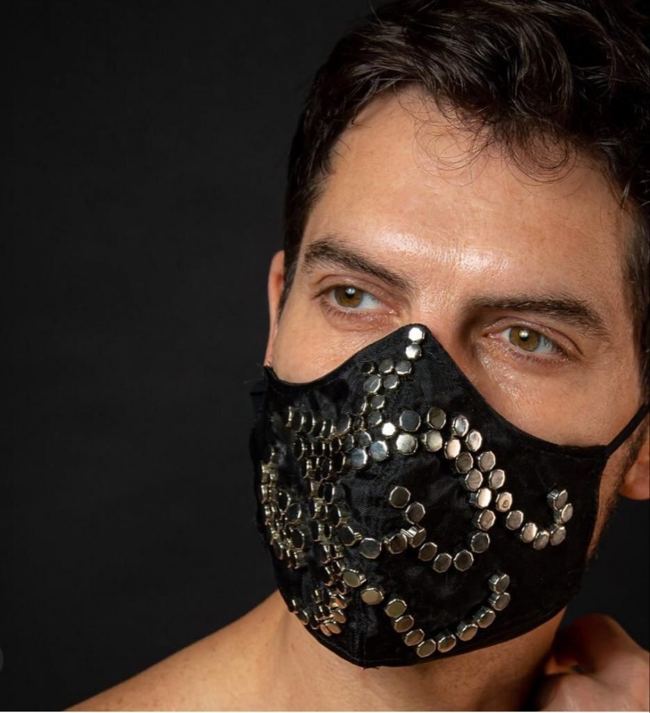 Máscara do designer Luddy Ferreira