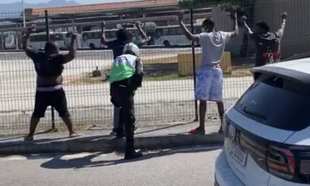 Angolanos são presos por fraude em saques do auxílio emergencial