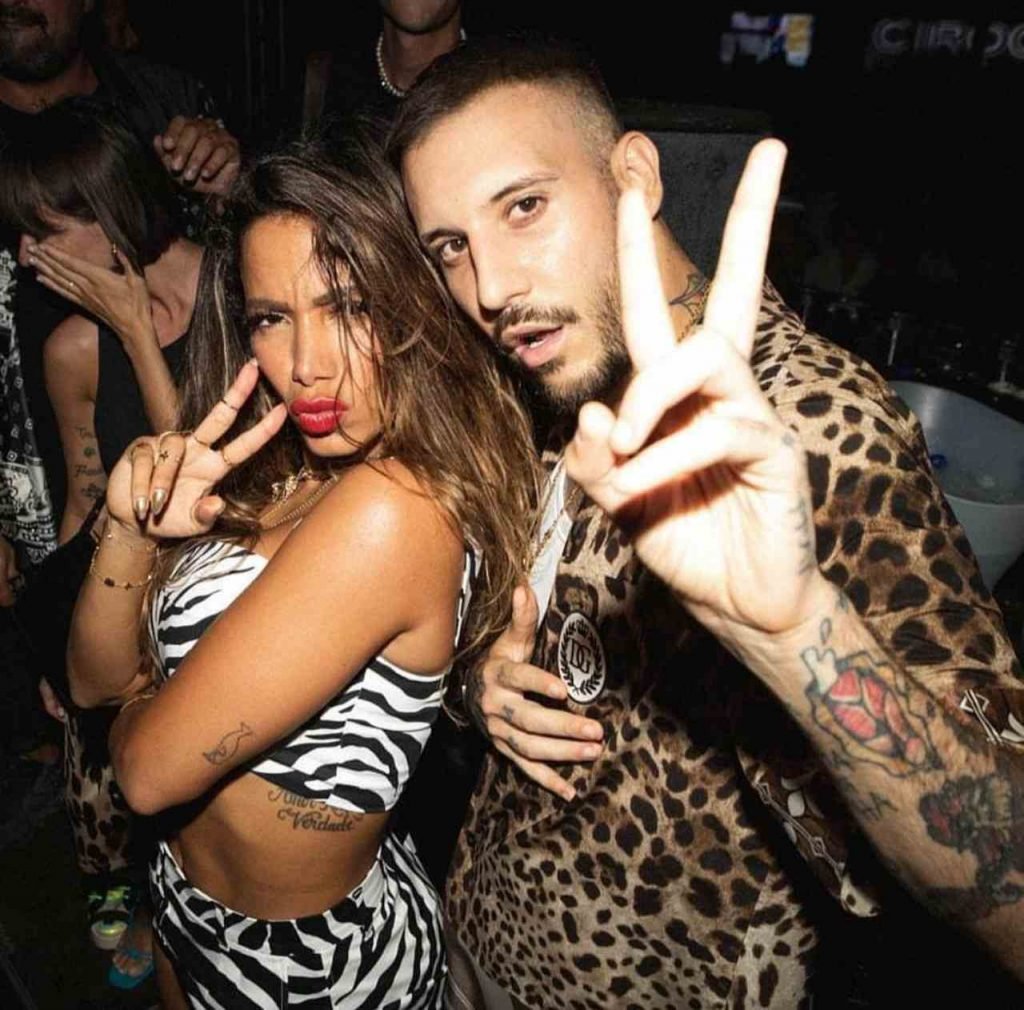 Anitta e Fred de Palma em festa na Itália