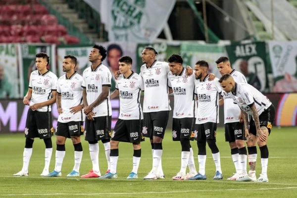 Luan e demais jogadores do Corinthians