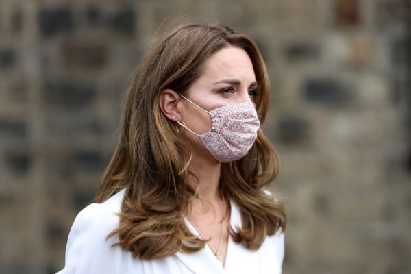 Kate Middleton com máscara facial da marca londrina Amaia