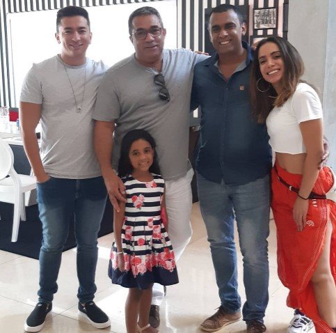 Anitta, os irmãos e a sobrinha