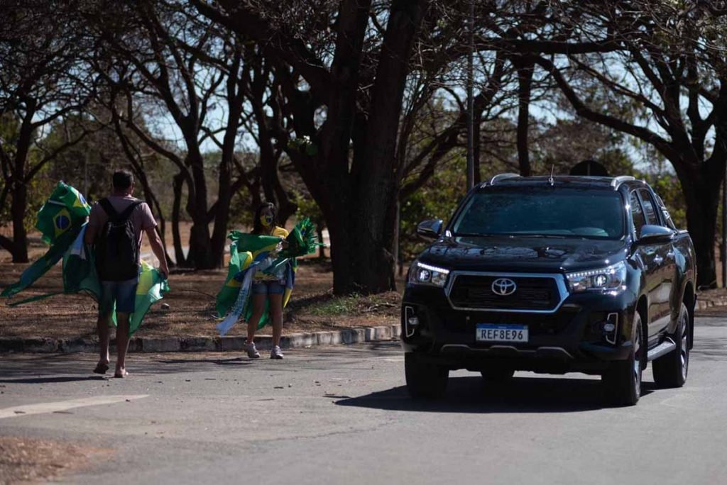 Concentração no estacionamento do PGR, para Carreata em defesa da Lava Jato