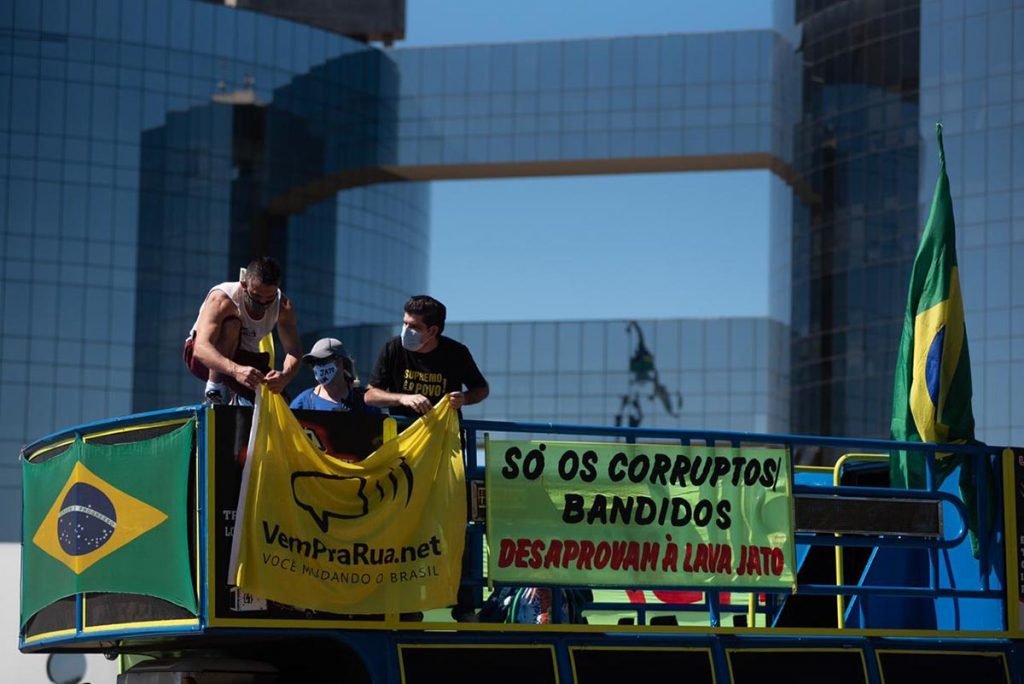 Concentração no estacionamento do PGR, para Carreata em defesa da Lava Jato