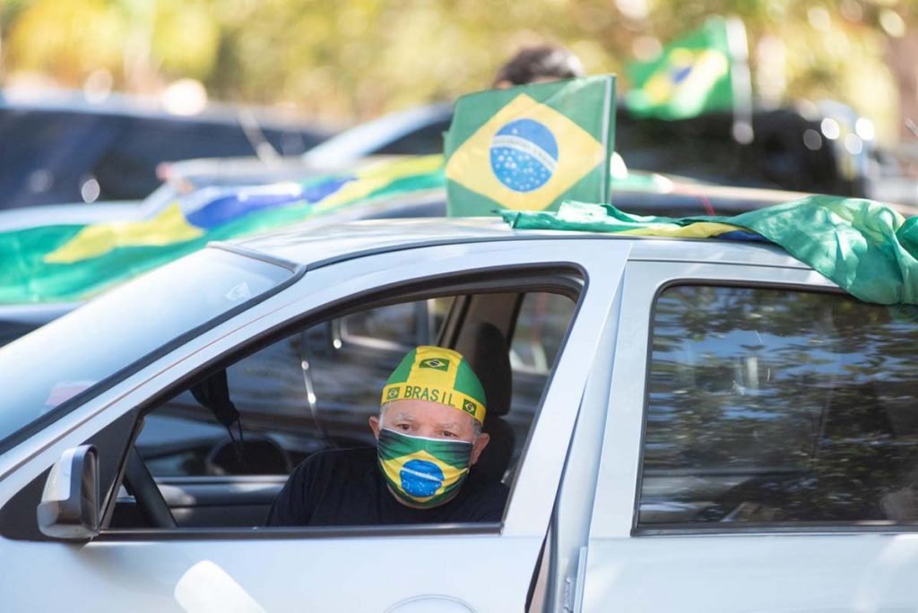 Concentração no estacionamento do PGR, para Carreata em defesa da Lava Jato
