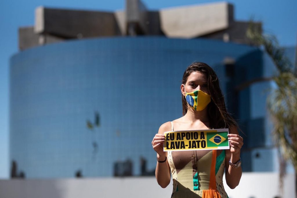 Concentração no estacionamento do PGR, para Carreata em defesa da Lava Jato