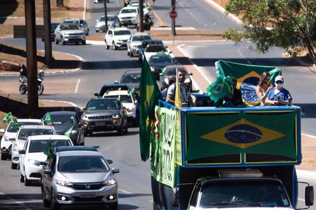 Concentração no estacionamento do PGR, para Carreata em defesa da Lava Jato