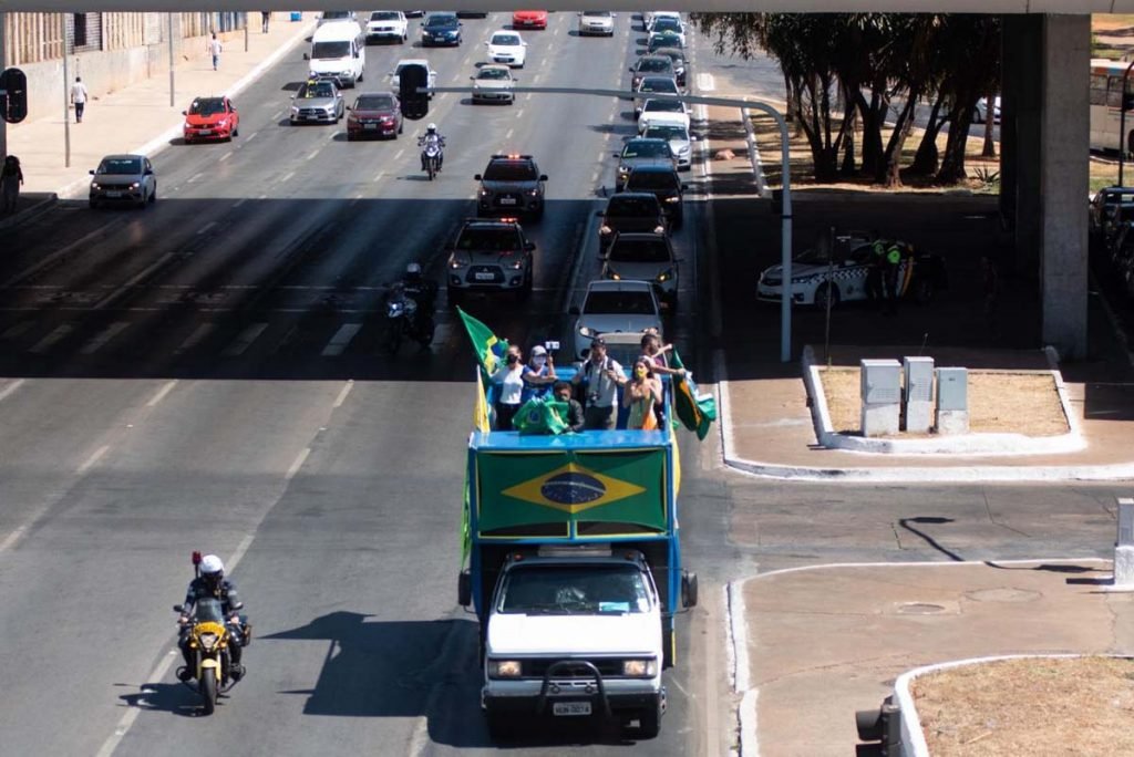 Concentração no estacionamento do PGR, para Carreata em defesa da Lava Jato